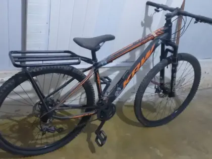 Bicicleta KSW usada com suspensão e bagageiro