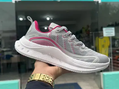 Tênis esportivo
